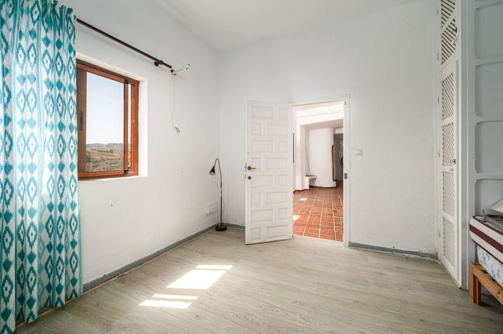 Image No.37-4 Bed Townhouse for sale