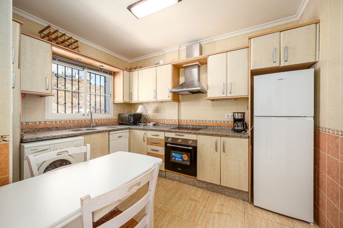 Image No.8-3 Bed Semi-Detached for sale