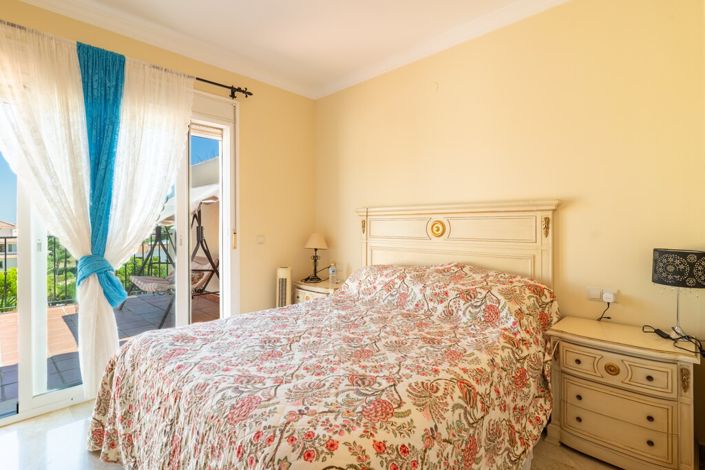 Image No.20-3 Bed Property for sale
