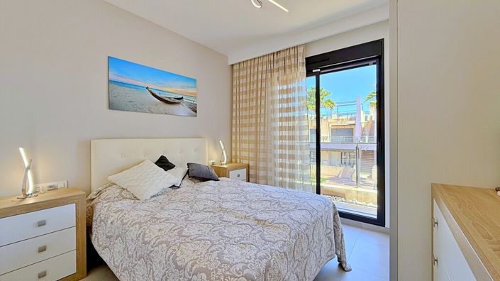 Image No.10-3 Bed Property for sale