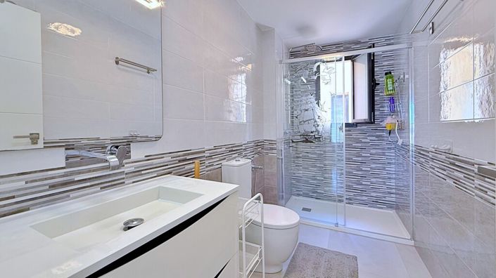 Image No.13-3 Bed Property for sale