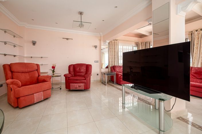Image No.18-5 Bed Villa for sale