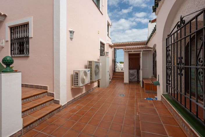 Image No.35-5 Bed Villa for sale