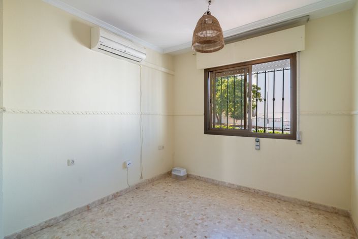 Image No.17-3 Bed Townhouse for sale