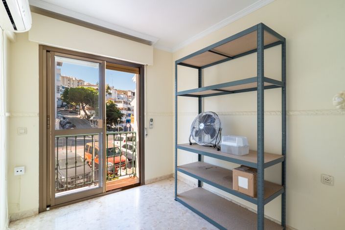 Image No.18-3 Bed Townhouse for sale