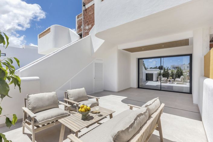 Image No.27-3 Bed Property for sale
