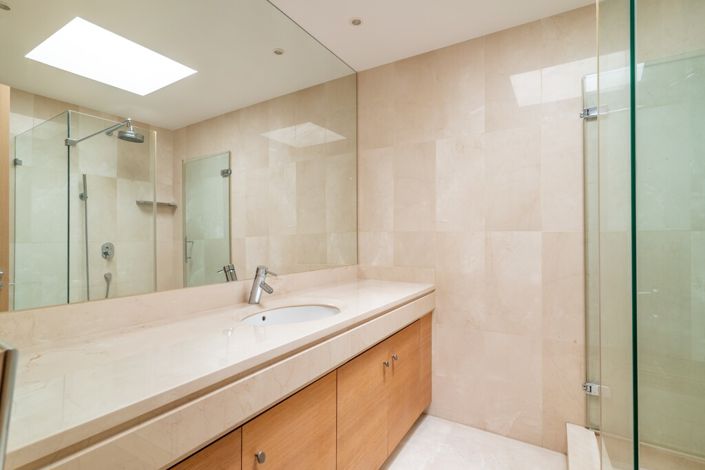 Image No.21-2 Bed Property for sale