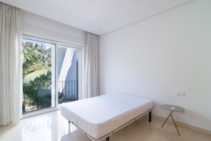 Image No.23-2 Bed Property for sale