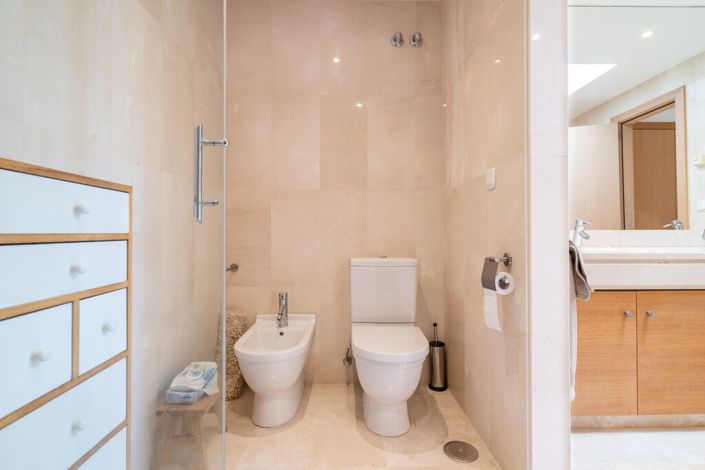 Image No.28-2 Bed Property for sale