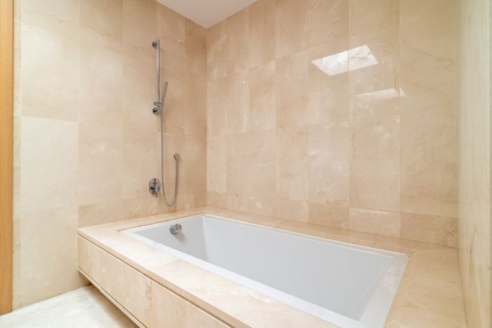 Image No.27-2 Bed Property for sale