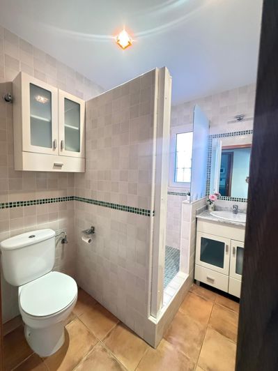Image No.14-4 Bed Semi-Detached for sale