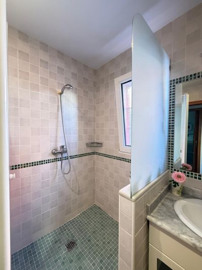 Image No.15-4 Bed Semi-Detached for sale