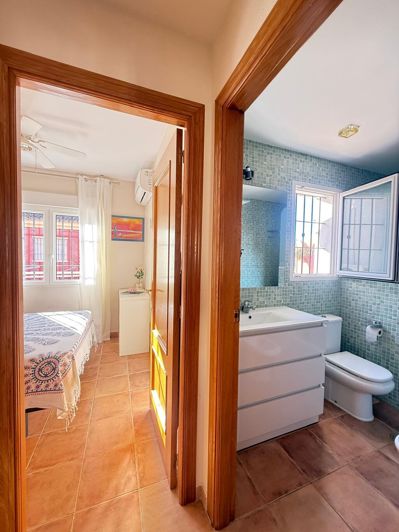 Image No.18-4 Bed Semi-Detached for sale