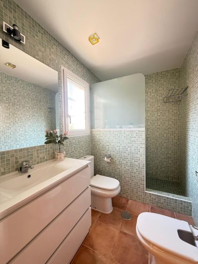 Image No.19-4 Bed Semi-Detached for sale