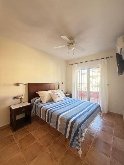 Image No.21-4 Bed Semi-Detached for sale