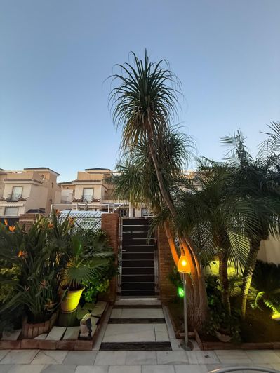 Image No.37-4 Bed Semi-Detached for sale