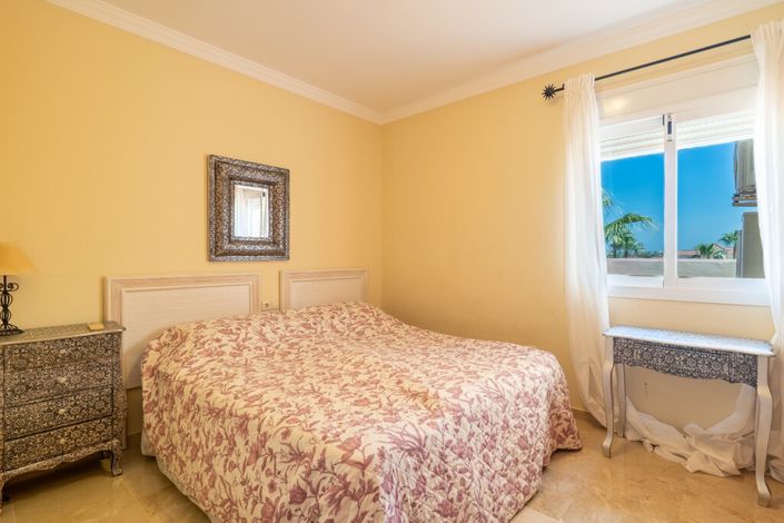 Image No.19-3 Bed Property for sale