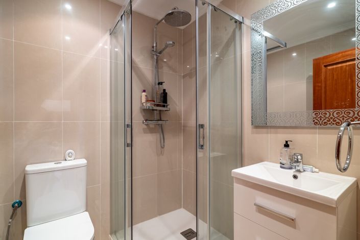 Image No.22-3 Bed Property for sale