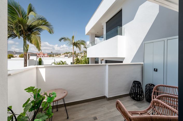 Image No.29-3 Bed Property for sale