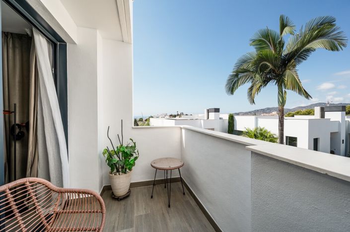 Image No.30-3 Bed Property for sale