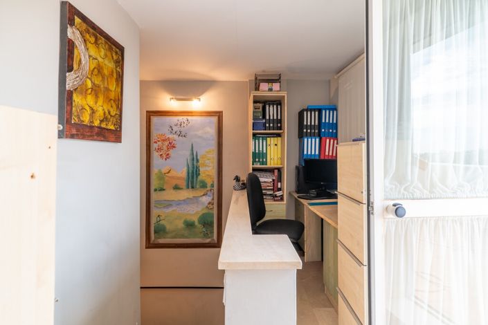 Image No.19-3 Bed Property for sale