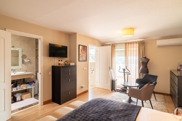 Image No.22-3 Bed Property for sale