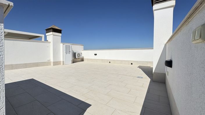 Image No.17-2 Bed Property for sale