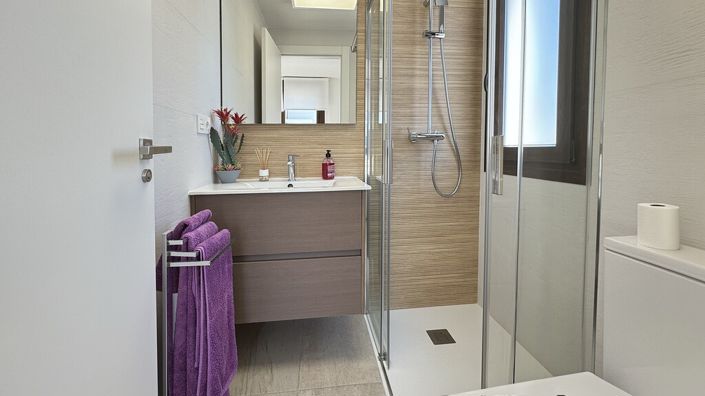 Image No.9-2 Bed Property for sale