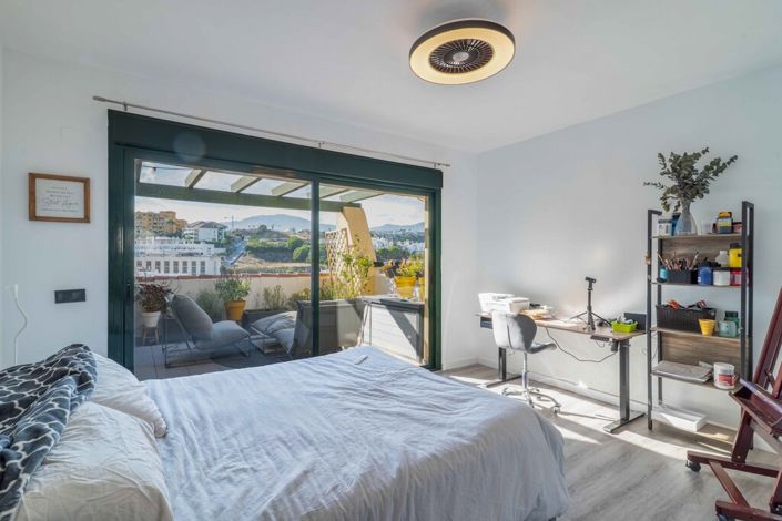Image No.20-3 Bed Property for sale