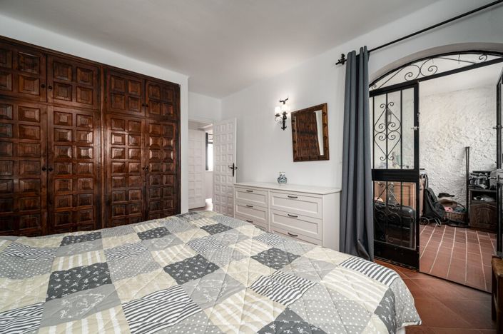 Image No.21-2 Bed Townhouse for sale