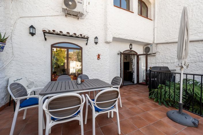 Image No.27-2 Bed Townhouse for sale