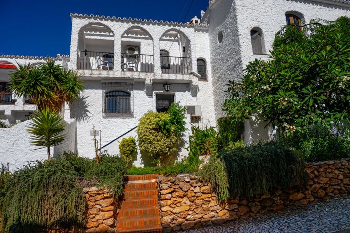 Image No.29-2 Bed Townhouse for sale