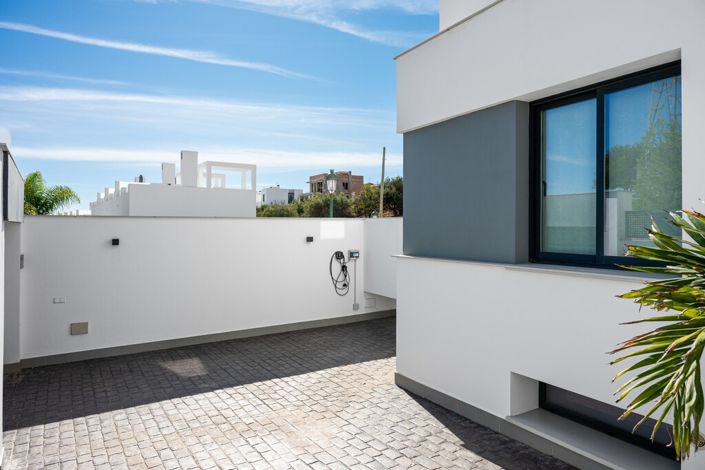 Image No.9-3 Bed Villa for sale