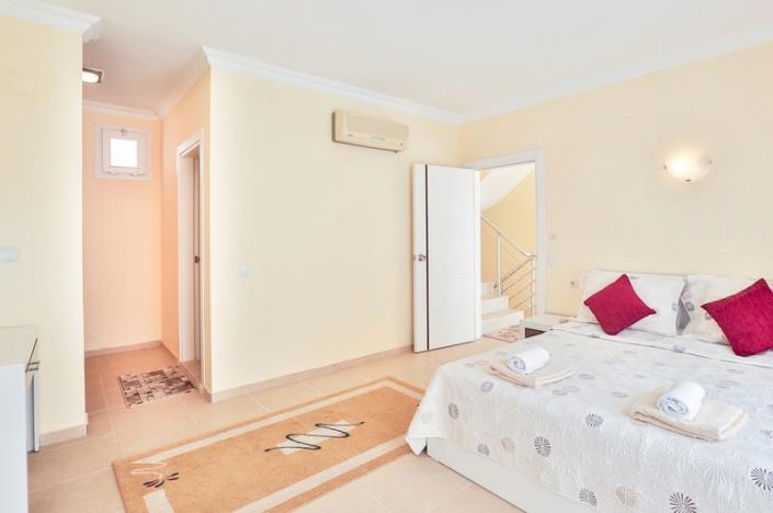 Image No.12-4 Bed Villa / Detached for sale