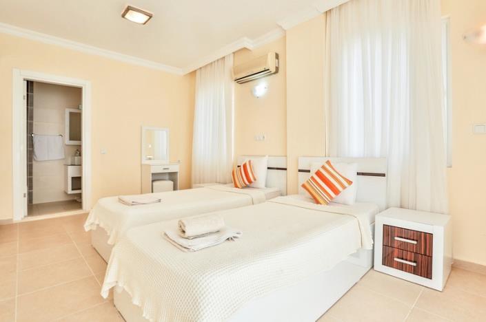 Image No.14-4 Bed Villa / Detached for sale