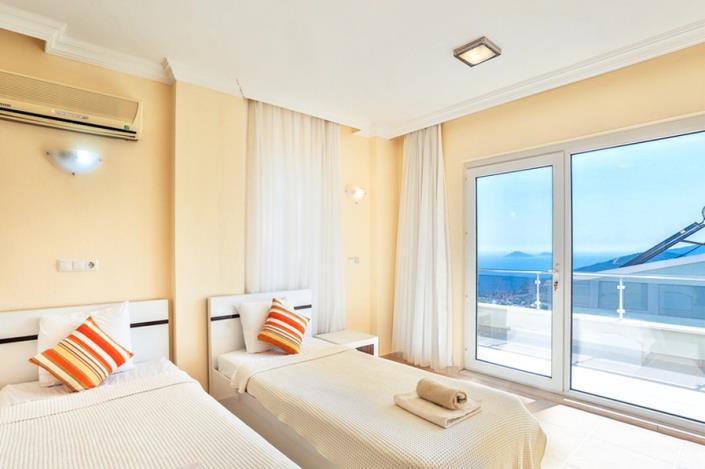 Image No.11-4 Bed Villa / Detached for sale