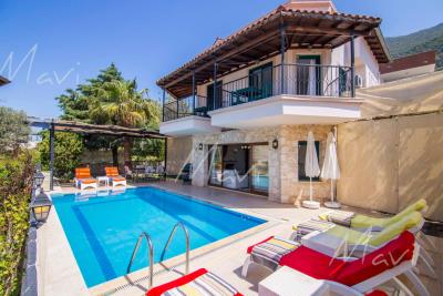 Villa / Détaché de 3 chambres à vendre à Kalkan