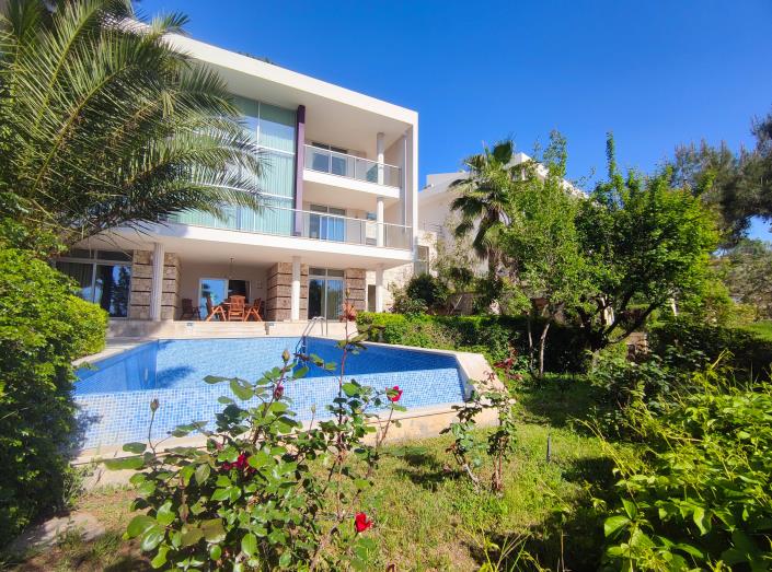 Image No.29-4 Bed Villa / Detached for sale