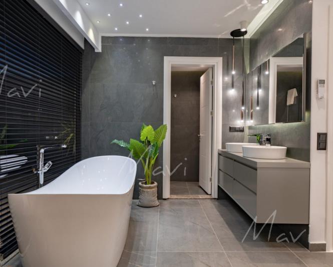 Image No.12-5 Bed Villa / Detached for sale