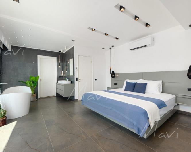 Image No.8-5 Bed Villa / Detached for sale