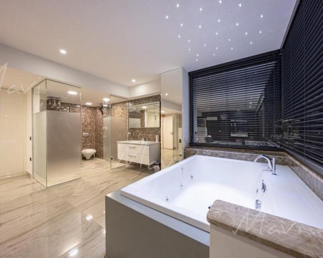 Image No.37-5 Bed Villa / Detached for sale