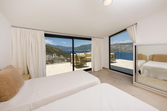 Image No.10-4 Bed Villa / Detached for sale