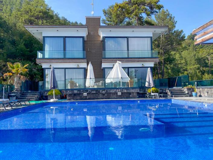 Image No.12-4 Bed Villa / Detached for sale