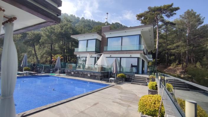 Image No.37-4 Bed Villa / Detached for sale