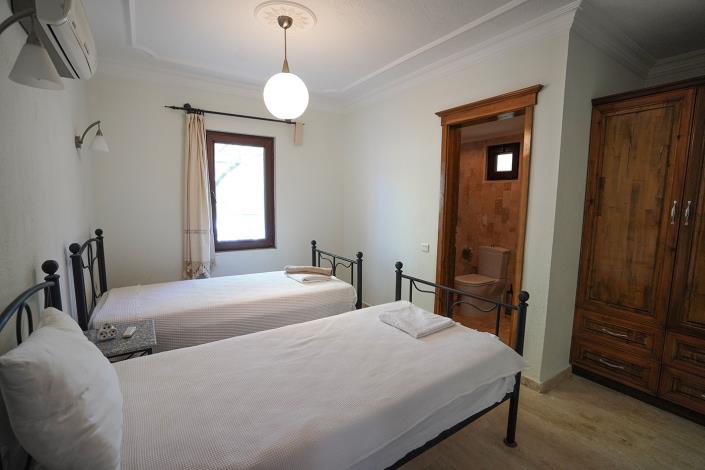 Image No.20-4 Bed Villa / Detached for sale