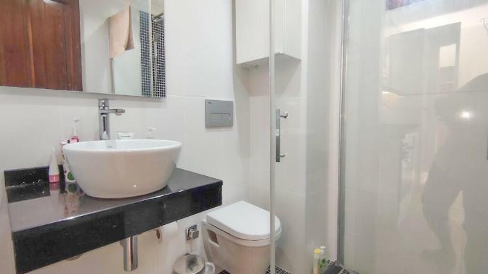 Image No.18-2 Bed Apartment for sale