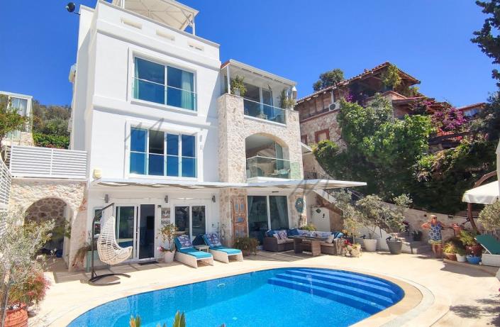 Image No.28-4 Bed Villa / Detached for sale