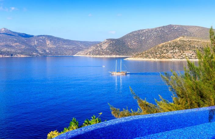 Image No.11-5 Bed Commercial for sale