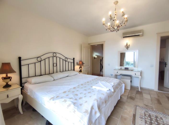 Image No.11-3 Bed Villa / Detached for sale