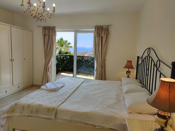 Image No.17-3 Bed Villa / Detached for sale